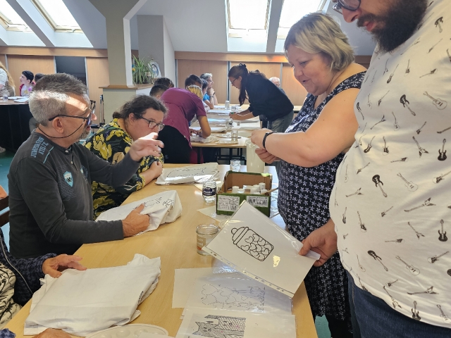 warsztaty malowania na bluzkach_5