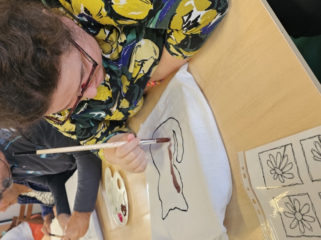 warsztaty malowania na bluzkach_10
