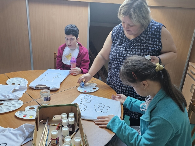 warsztaty malowania na bluzkach_14