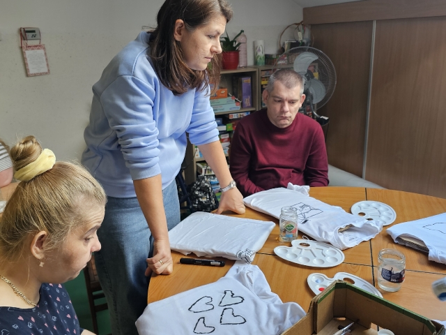 warsztaty malowania na bluzkach_15
