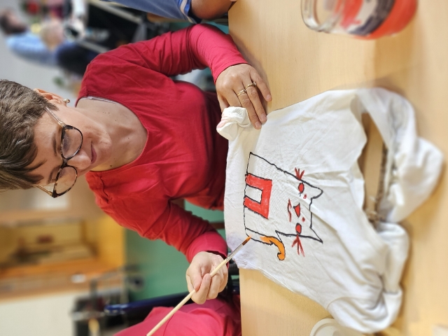 warsztaty malowania na bluzkach_33