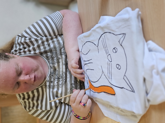 warsztaty malowania na bluzkach_44