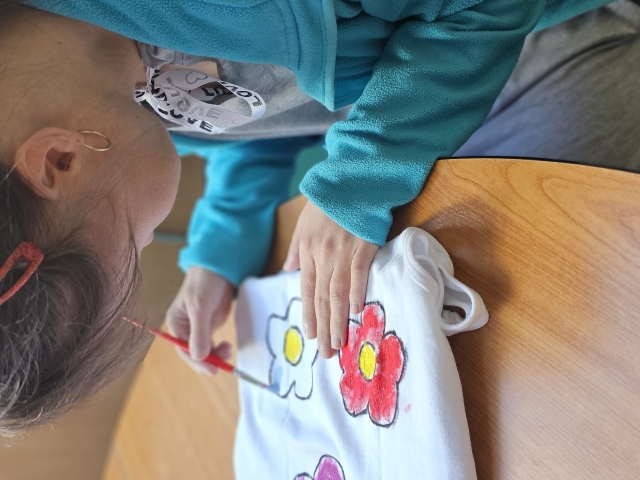 warsztaty malowania na bluzkach_49