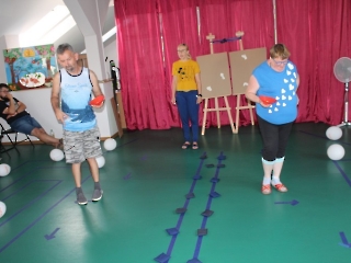 2023_07_20 Zabawy ruchowe z taśmą _12