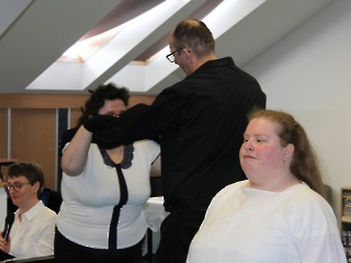 Śniadanie Wielkanocne, występ artystyczny, życzenia, modlitwa, poczęstunek_27