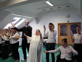 Śniadanie Wielkanocne, występ artystyczny, życzenia, modlitwa, poczęstunek_42