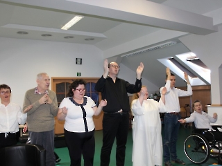 Śniadanie Wielkanocne, występ artystyczny, życzenia, modlitwa, poczęstunek_43