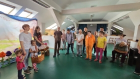 17.04.2025 Świąteczne życzenia od dzieci z Dłużyny